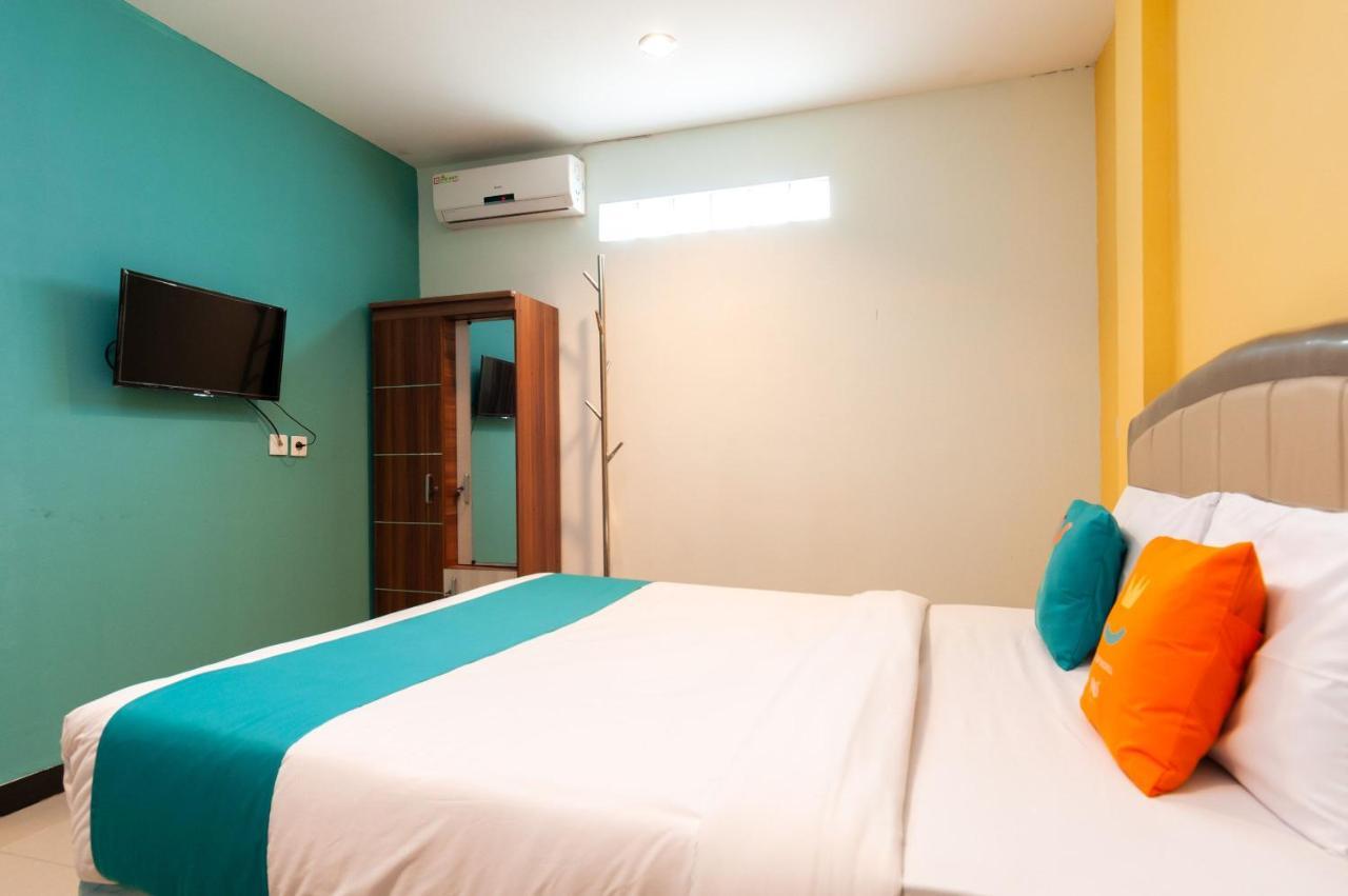 Sans Hotel Finest Medan Esterno foto