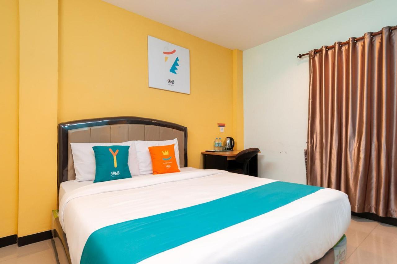 Sans Hotel Finest Medan Esterno foto