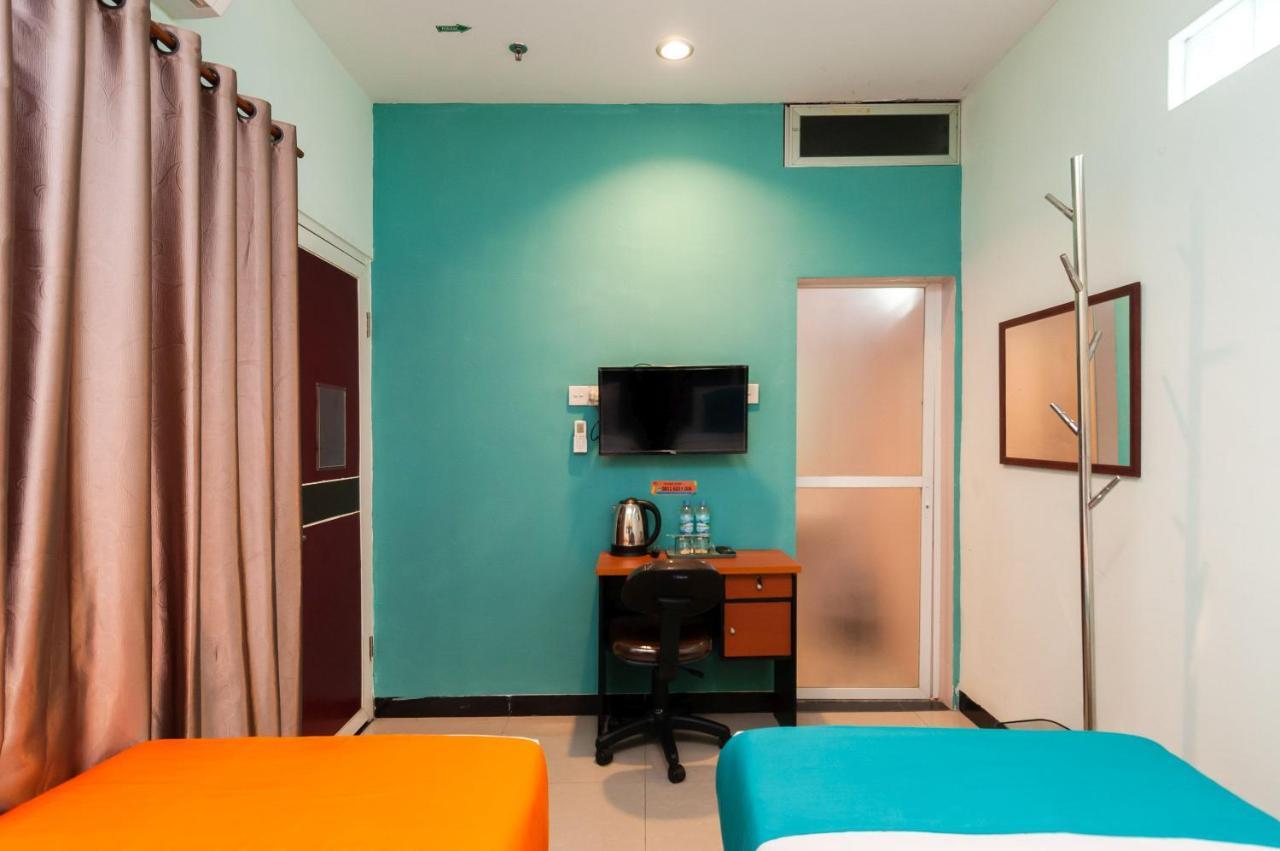 Sans Hotel Finest Medan Esterno foto