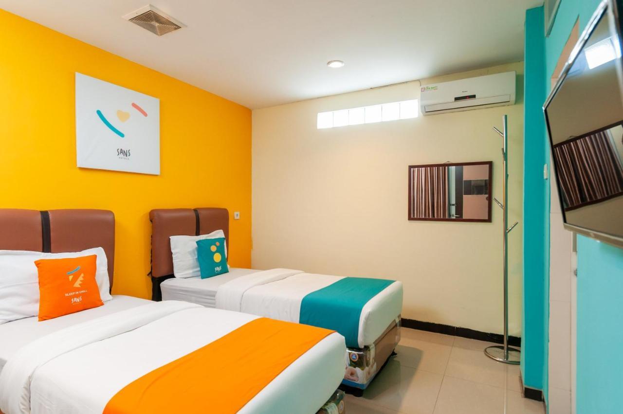 Sans Hotel Finest Medan Esterno foto