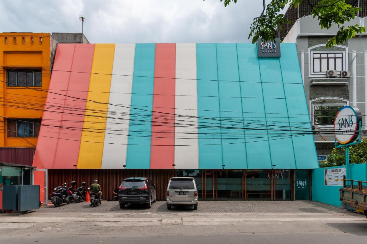 Sans Hotel Finest Medan Esterno foto