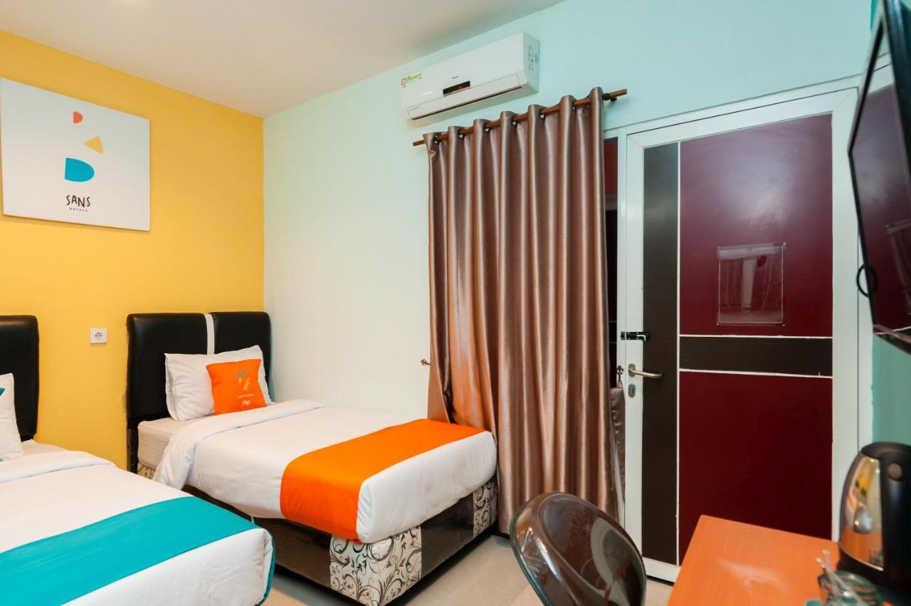 Sans Hotel Finest Medan Esterno foto