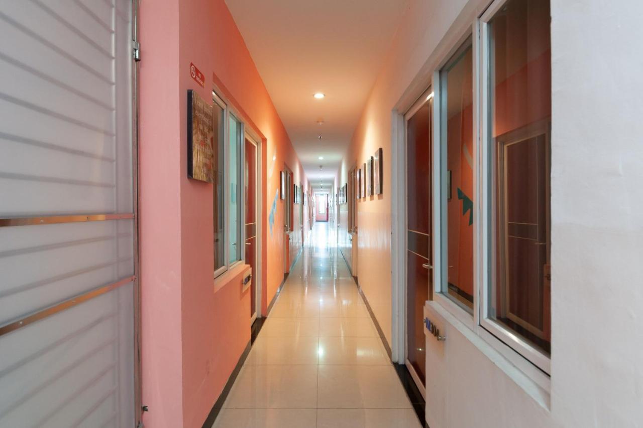 Sans Hotel Finest Medan Esterno foto