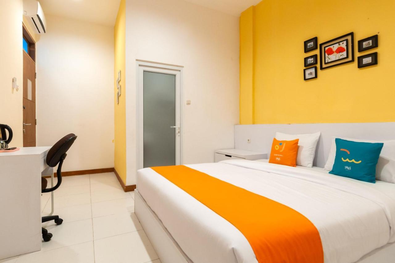 Sans Hotel Finest Medan Esterno foto