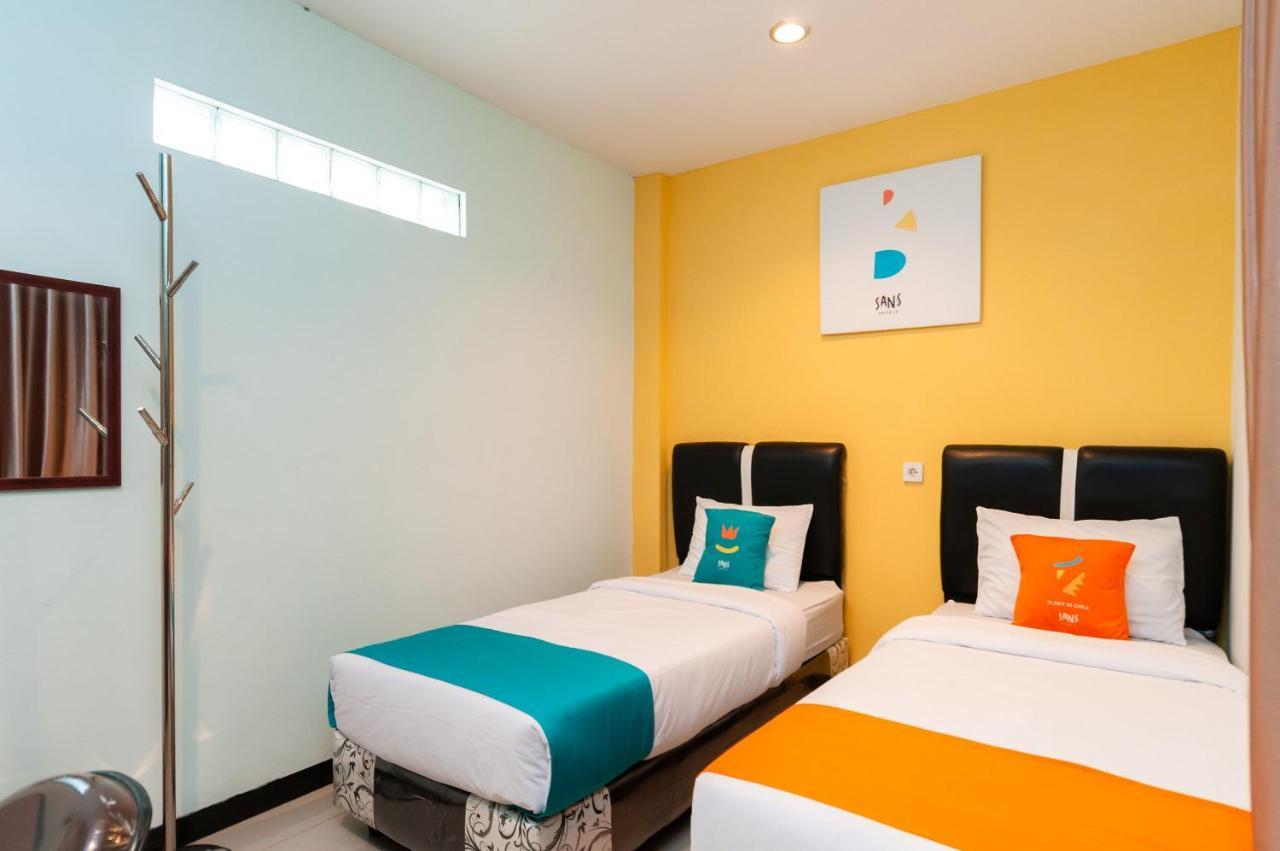 Sans Hotel Finest Medan Esterno foto