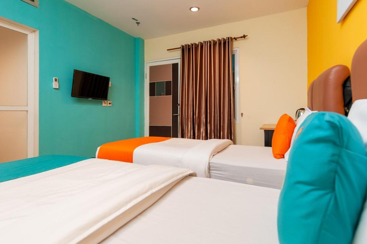 Sans Hotel Finest Medan Esterno foto